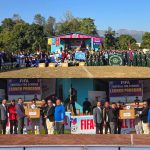 एन्फाद्दारा रामपुरका ७ विद्यालयलाई फिफा बल हस्तान्तरण