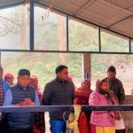 नेपाली काङ्ग्रेसका उमेदवार राना प्याक्लुक शिवमन्दिर दर्शन गरि टोलबासी संग भेटघाटमा